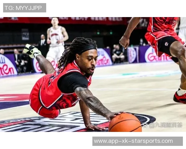 小卡季前赛首次下半场亮相表现平平拿到15分2板2助1帽展现潜力 小卡季前赛首次下半场亮相表现平平拿到15分2板2助1帽展现潜力