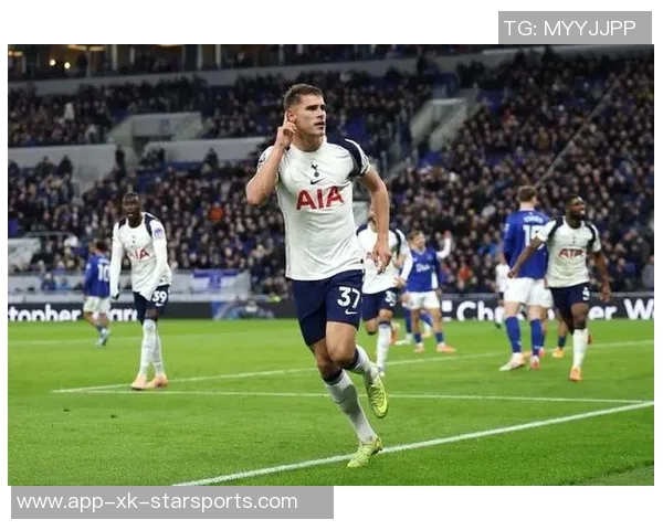 热刺对范德芬表现满意拟加薪续约以留住核心球员