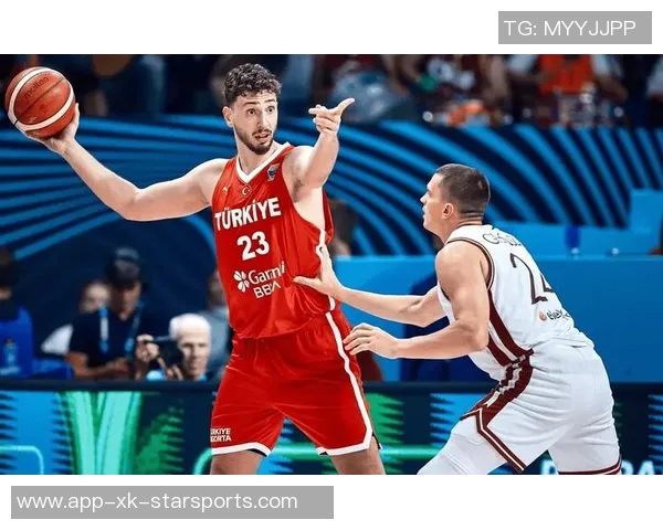 申京谈比赛表现强调团队合作的重要性与队友的支持