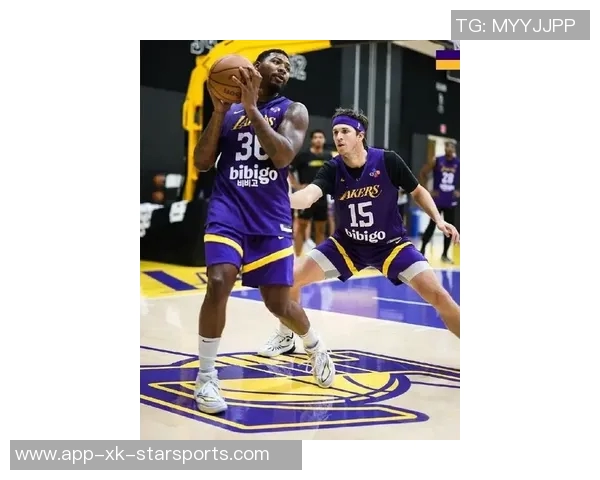 雷迪克称斯玛特为防守核心指挥能力与詹姆斯并驾齐驱 雷迪克称斯玛特为防守核心指挥能力与詹姆斯并驾齐驱