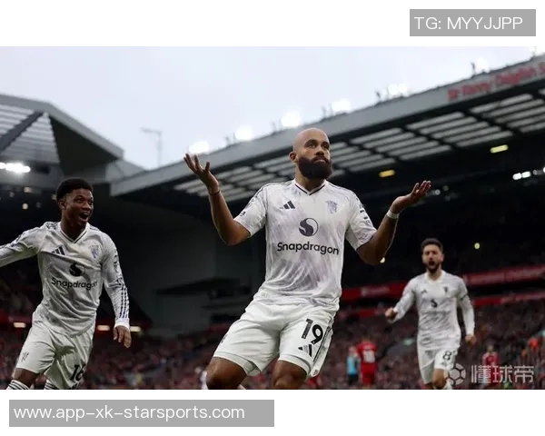 姆伯莫三球一助攻助曼联连胜官方宣布其为十月最佳球员 姆伯莫三球一助攻助曼联连胜官方宣布其为十月最佳球员