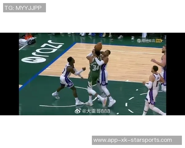 布克称赞马威为防守核心称其场上沟通与快速奔跑至关重要