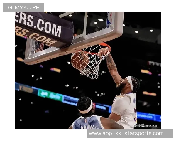 文班与华子对决精彩瞬间剃头技巧助力少林神力展现绝佳跳投